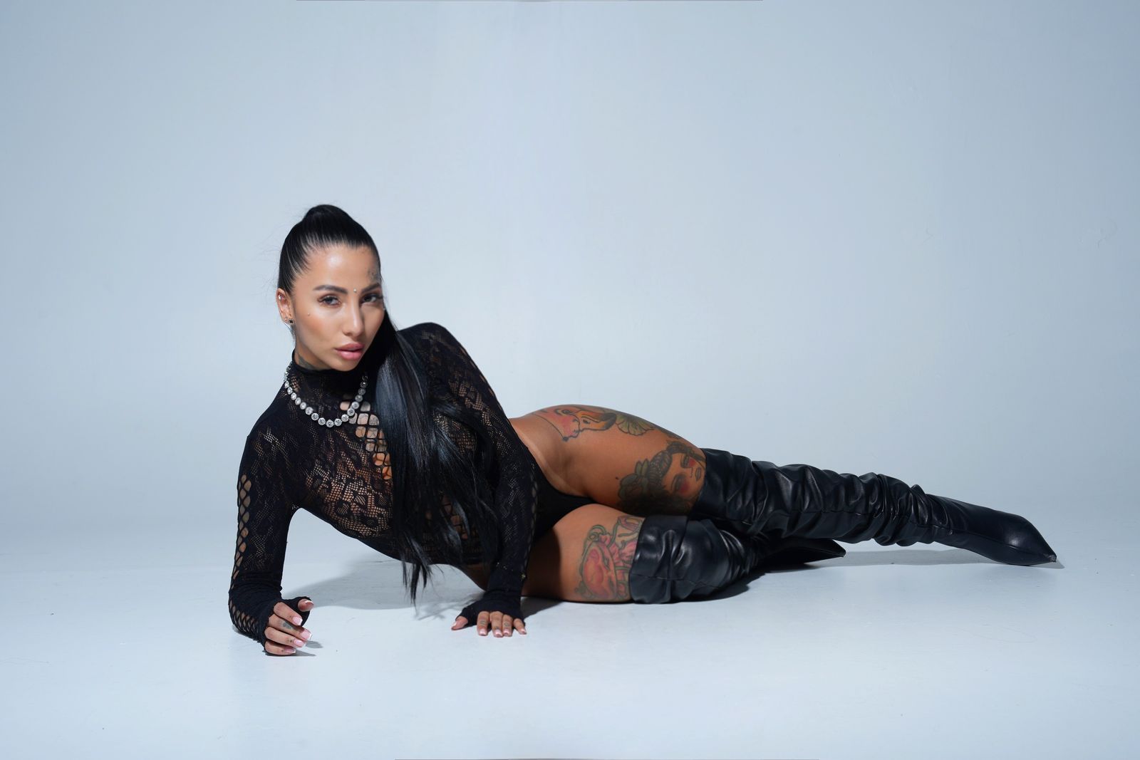 Antonia Rose live webcam show