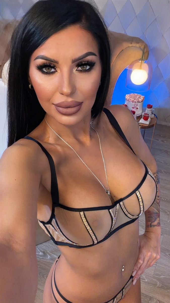 ReynaMorel live webcam show