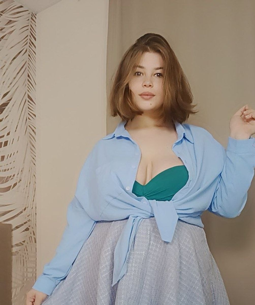 Maya live webcam show