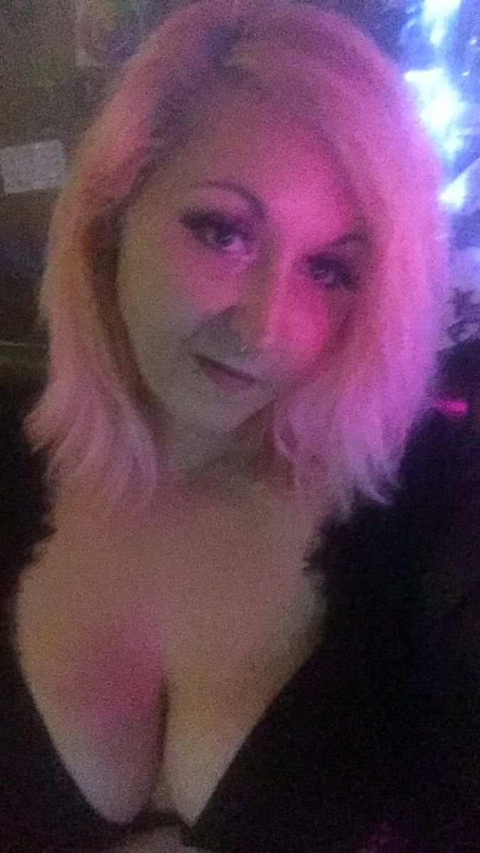 CheekySlag - Leila Loveless United States