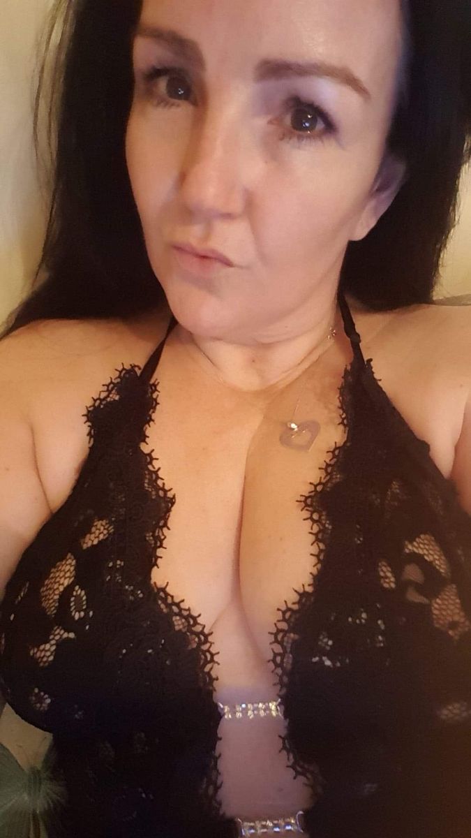 Skype live sex chat with Moistmilf