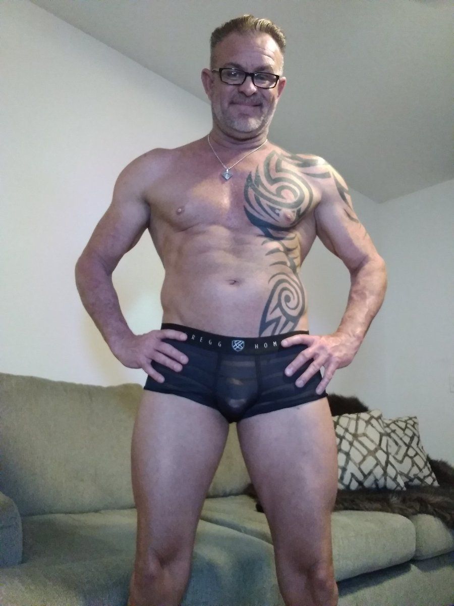 Tony D Skype - www.skyperverts.com Male Profile & Live Cam Show  www.skyperverts.com