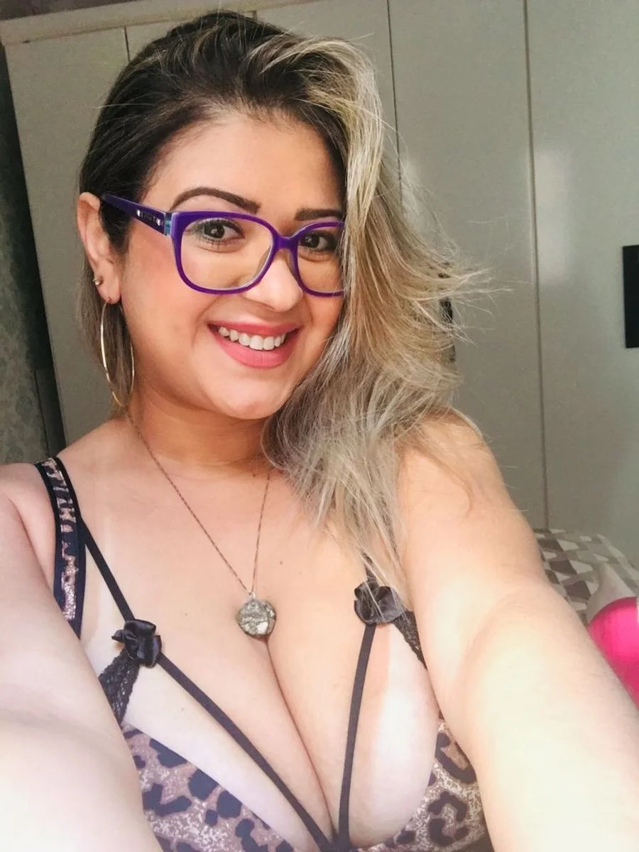 Skype live sex chat with Brasilian Geovanna Becker