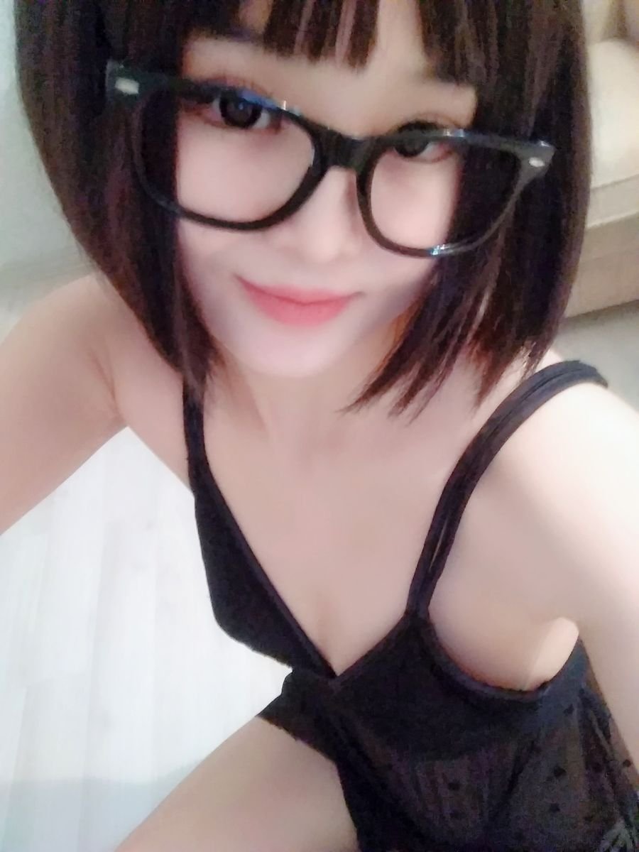 Skype live sex chat with Maimin
