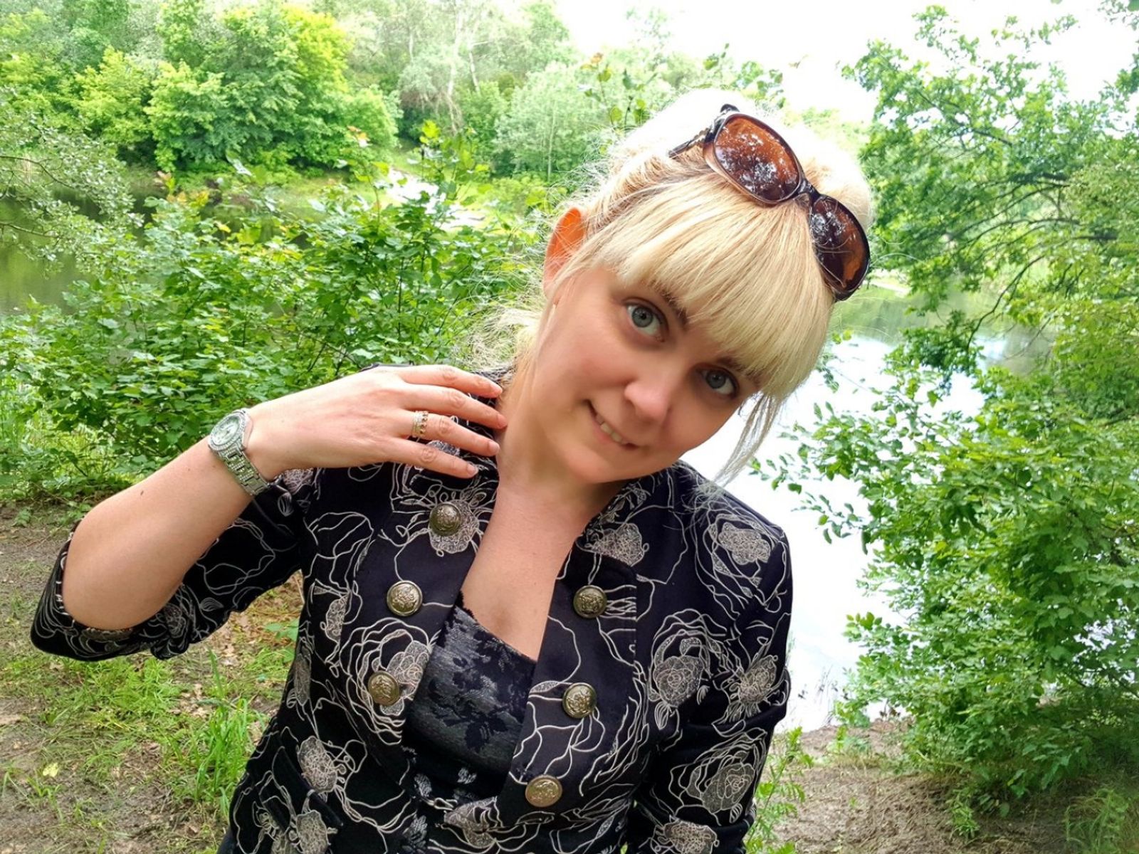 Sylvia LuxuryLegs live webcam show