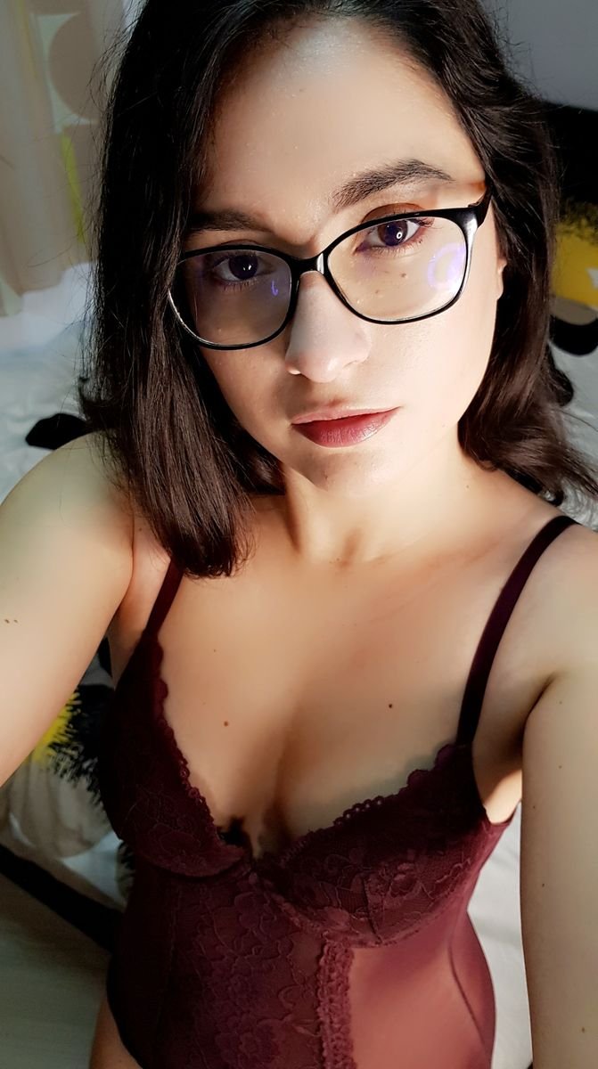 SkyPrivate live sex chat with PinkNextDoor
