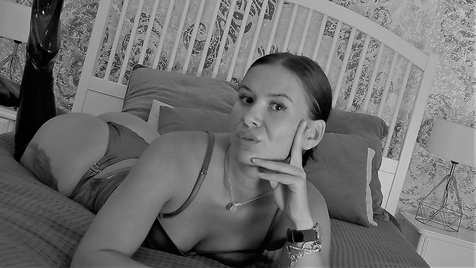 Skype live sex chat with SabrinaMore