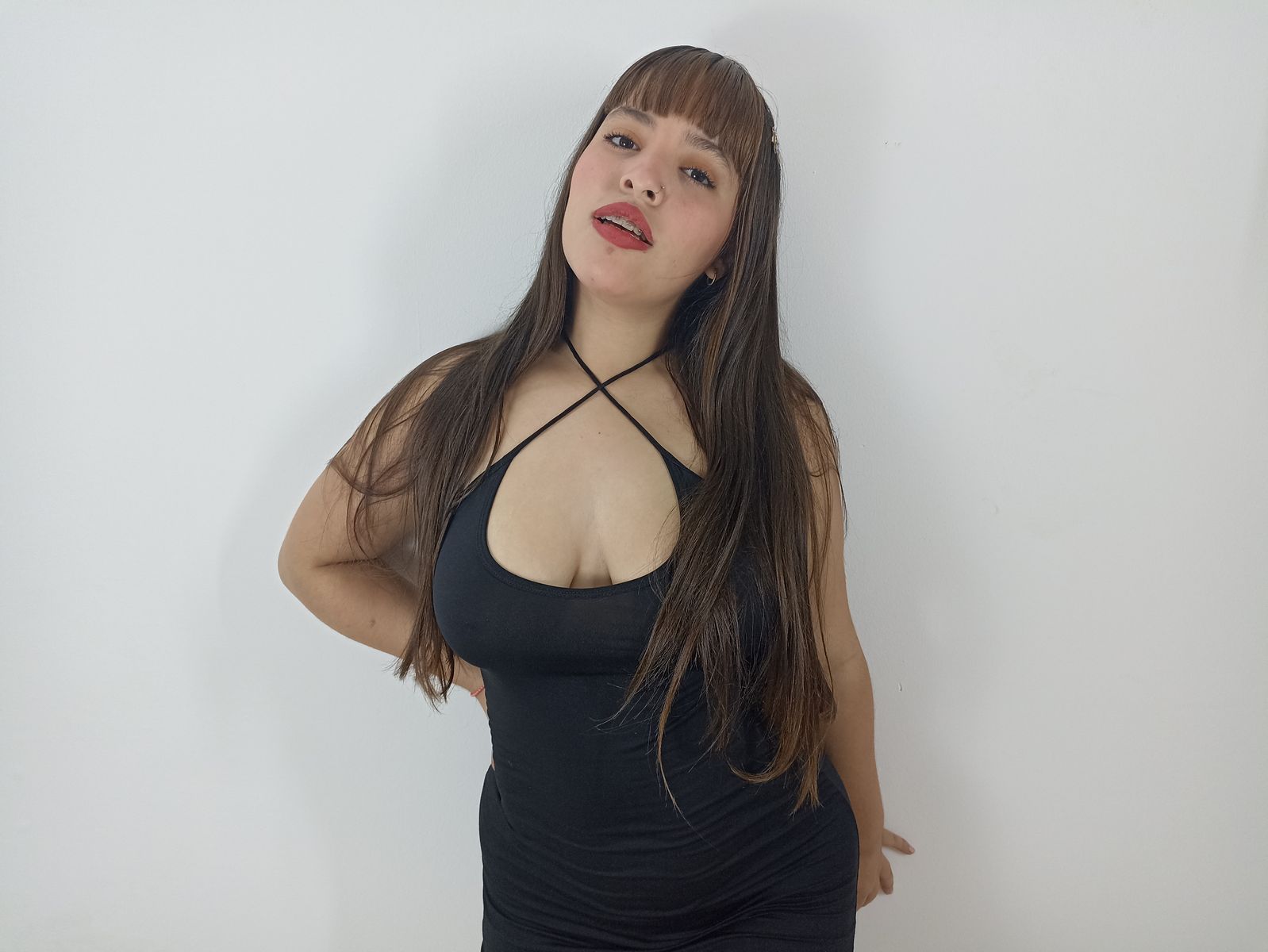 Model - Bella bigtits 