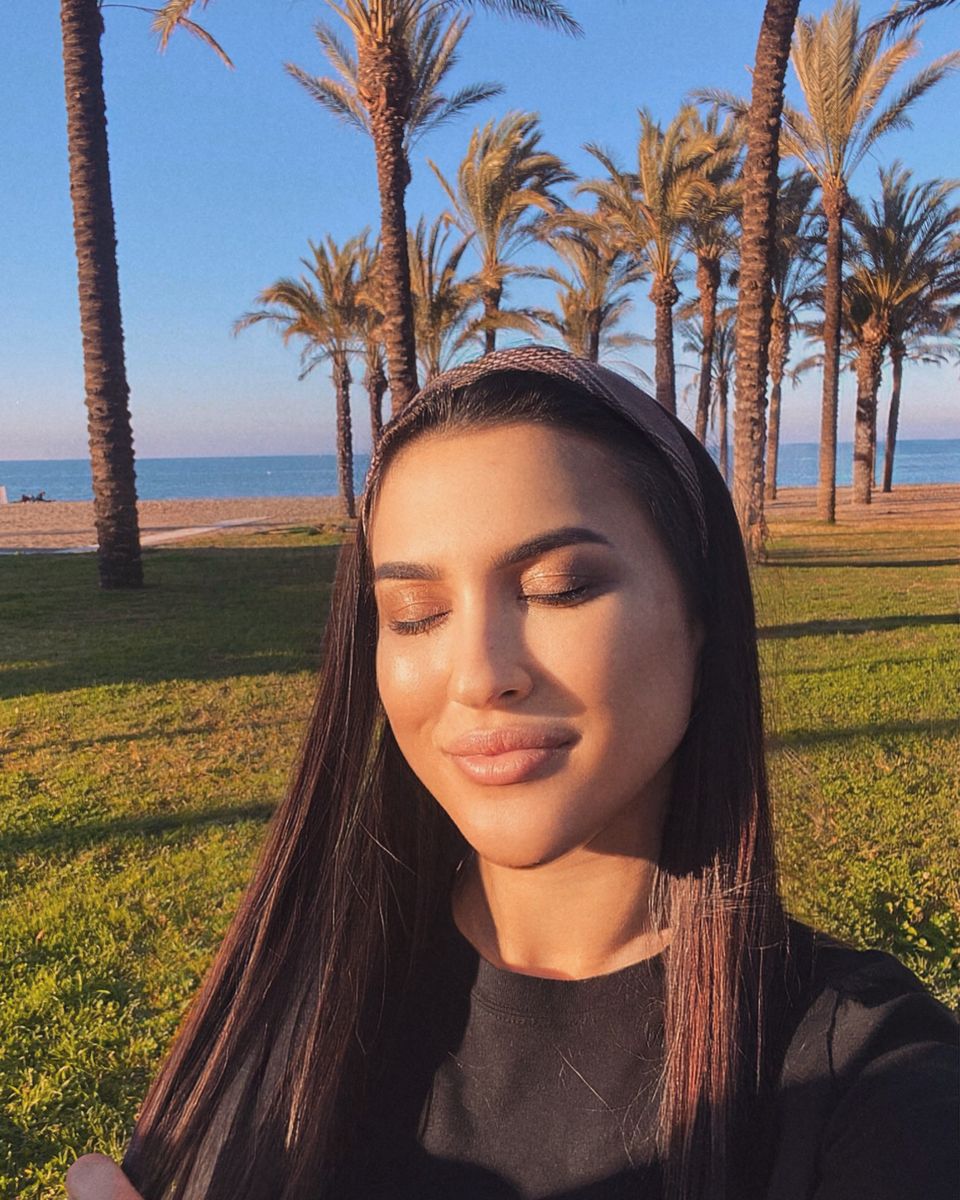 Skype live sex chat with Cally Oficial
