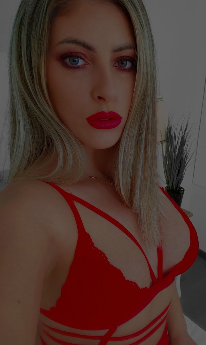 ScarletHunt Blonde
