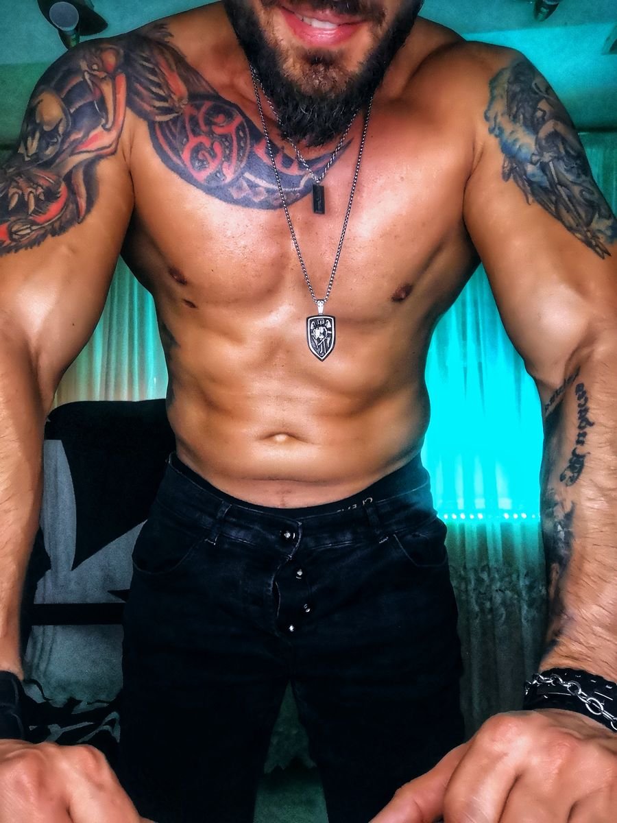 Skype live sex chat with MUSCLE_FETISH_MASTER