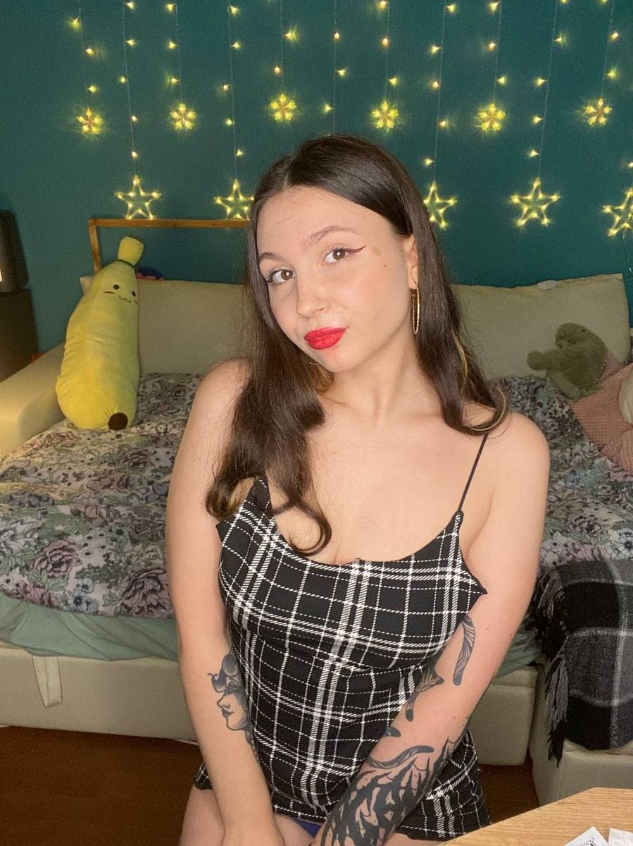 Skype live sex chat with HaleyCrush