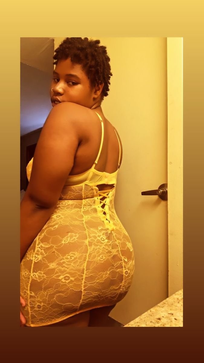 SkyPrivate live sex chat with EbonyFantasy