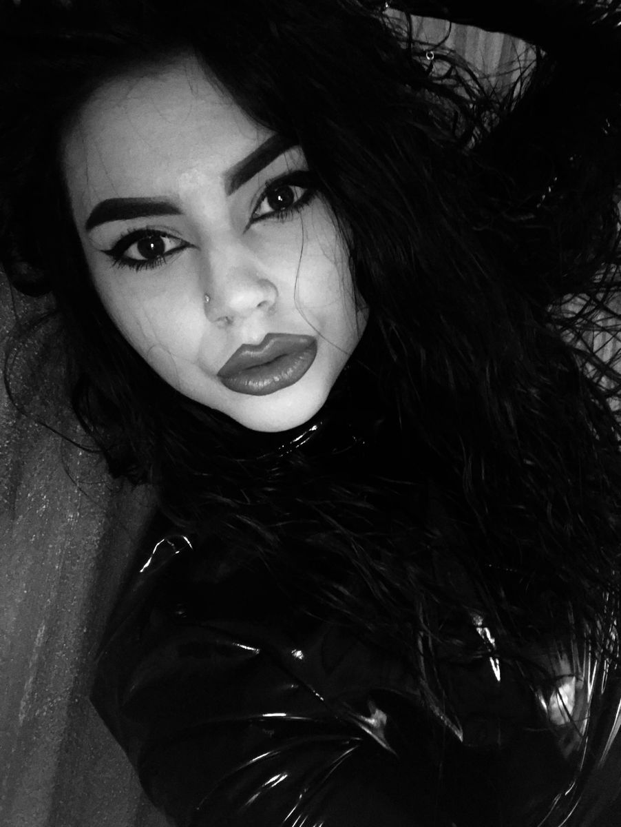 SkyPrivate live sex chat with Edith Fuchs