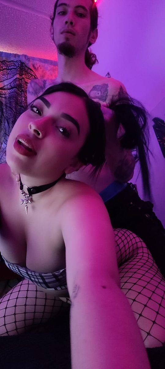 SkyPrivate live sex chat with Hecate_And_Crow