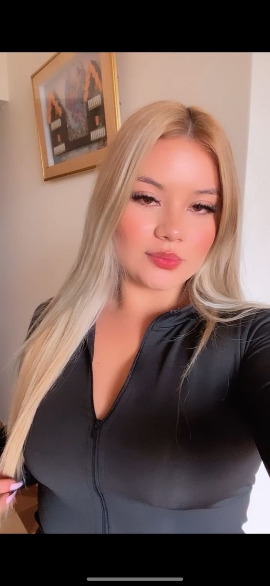 SkyPrivate live sex chat with AnahiiSmith