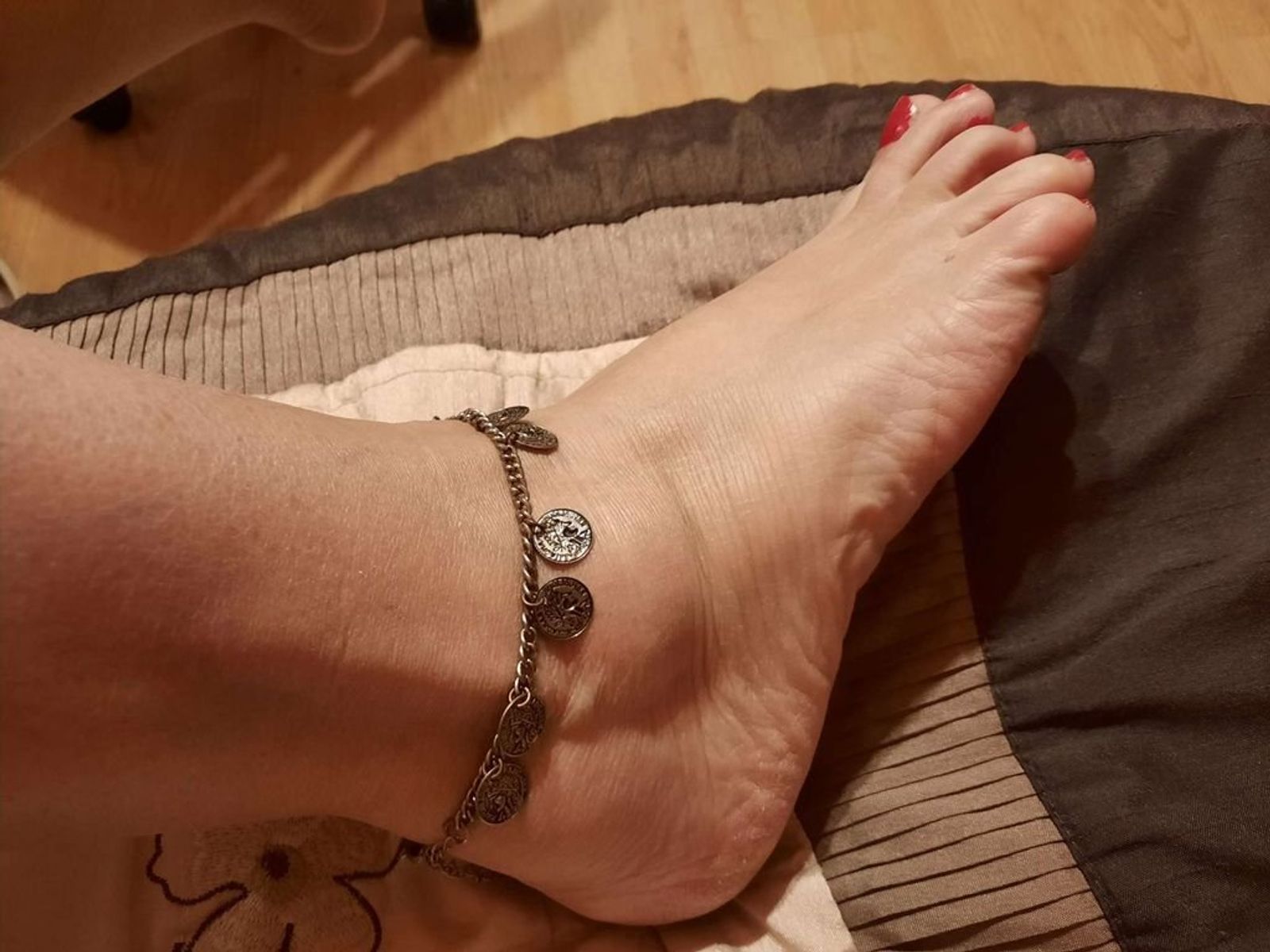 EvelyneFlirtyMilf