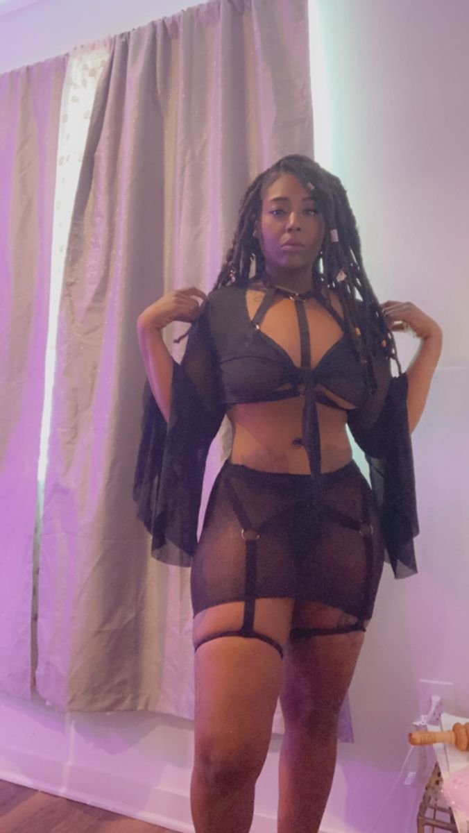 SkyPrivate live sex chat with Cocoacreame33