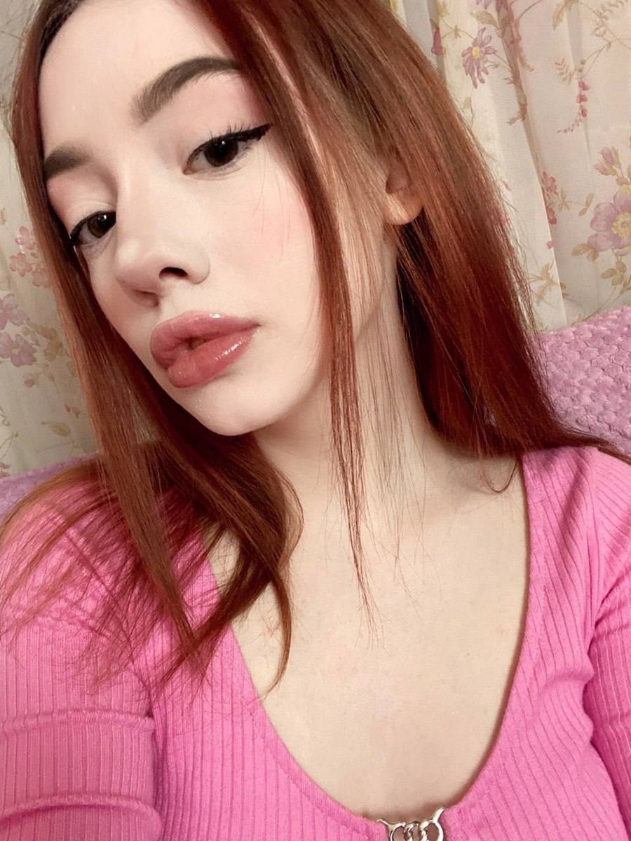 SkyPrivate live sex chat with AliceBrodie