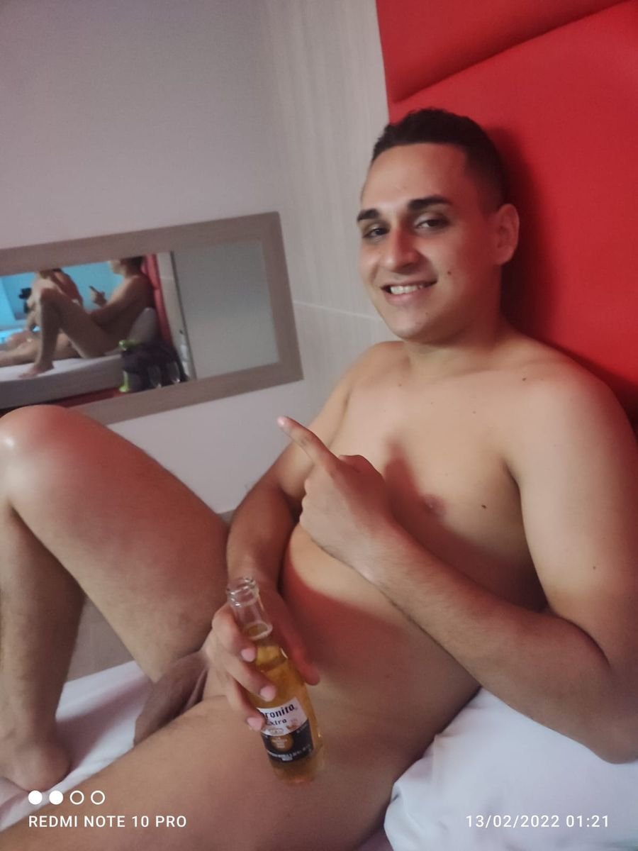 SkyPrivate live sex chat with Andre