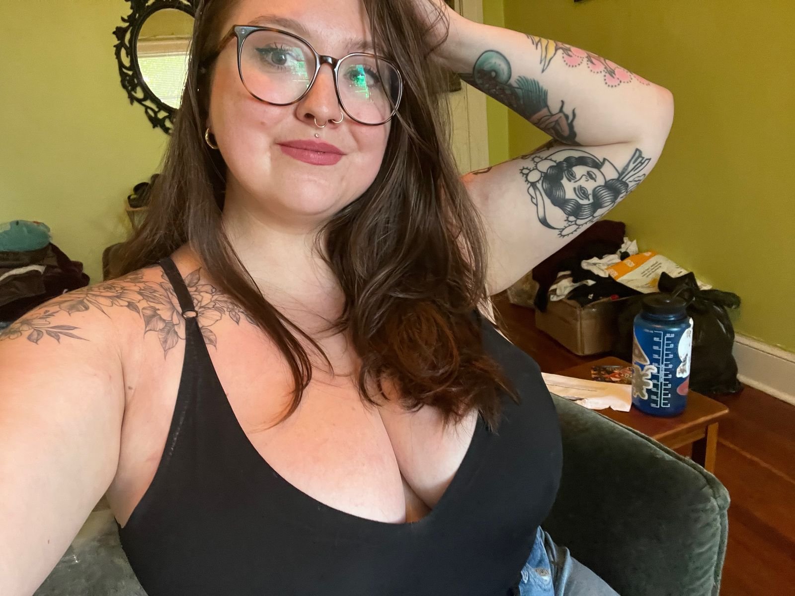 SkyPrivate live sex chat with Skye Love