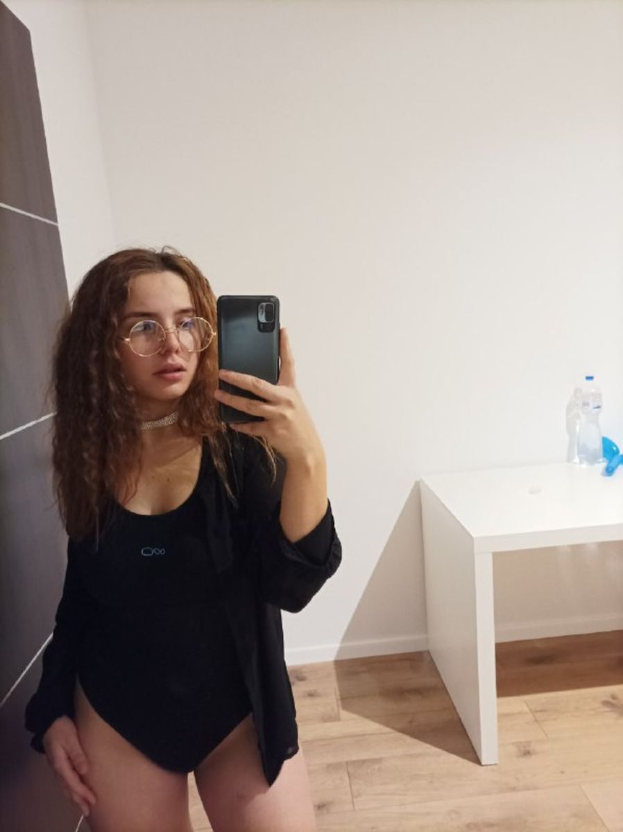 SkyPrivate live sex chat with Mary_Rose