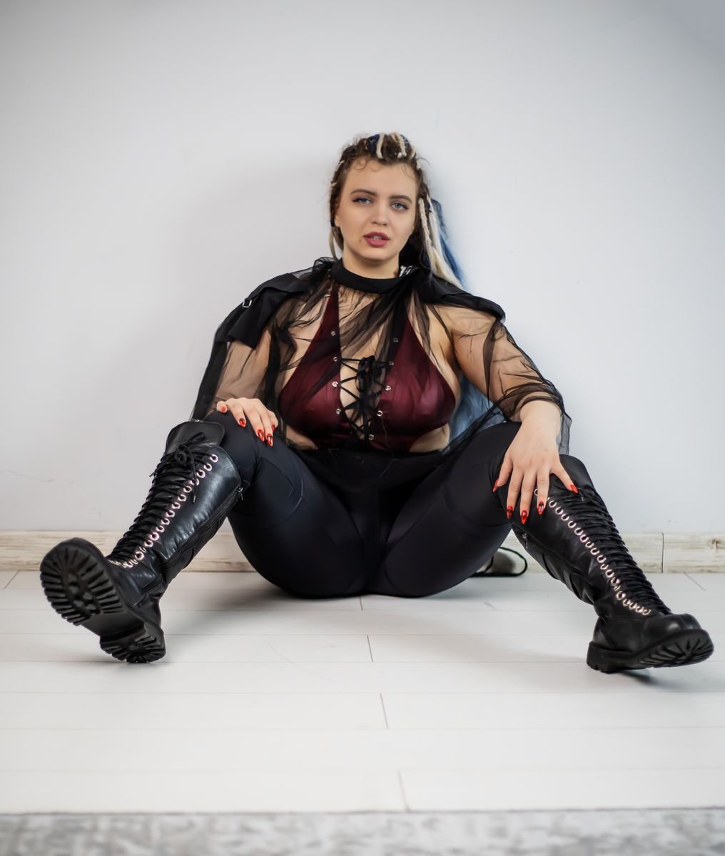 SkyPrivate live sex chat with Maya_Mils