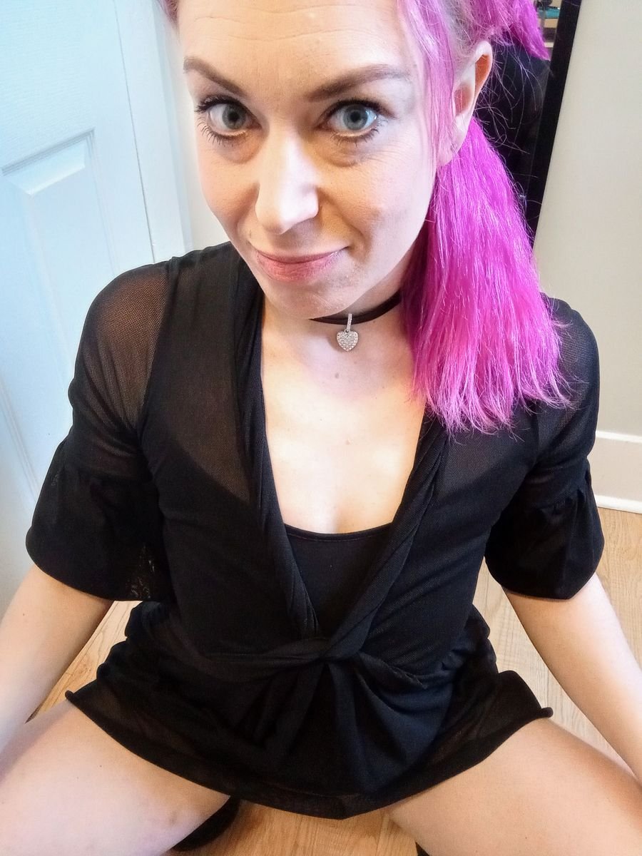 Skype live sex chat with Penny Pink