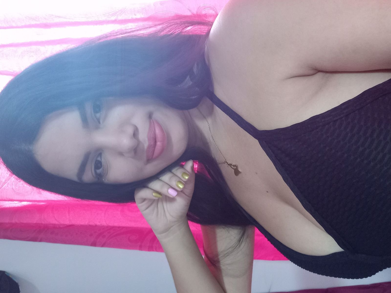 SkyPrivate live sex chat with candy love