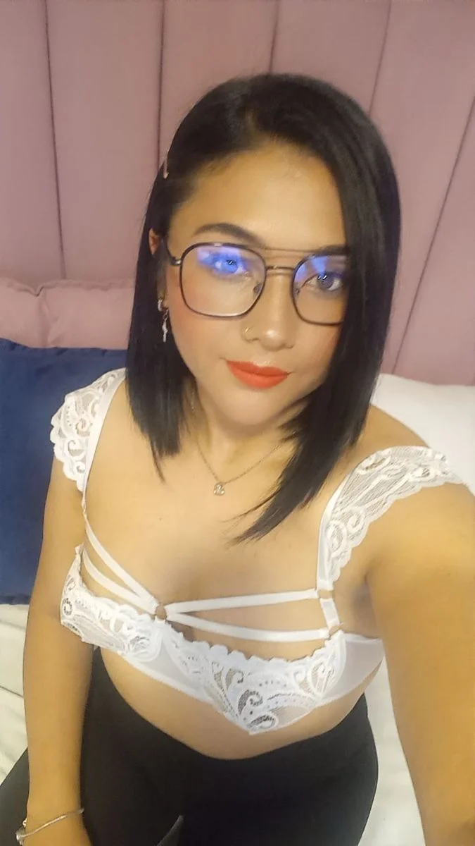 Skype live sex chat with Sharyjones
