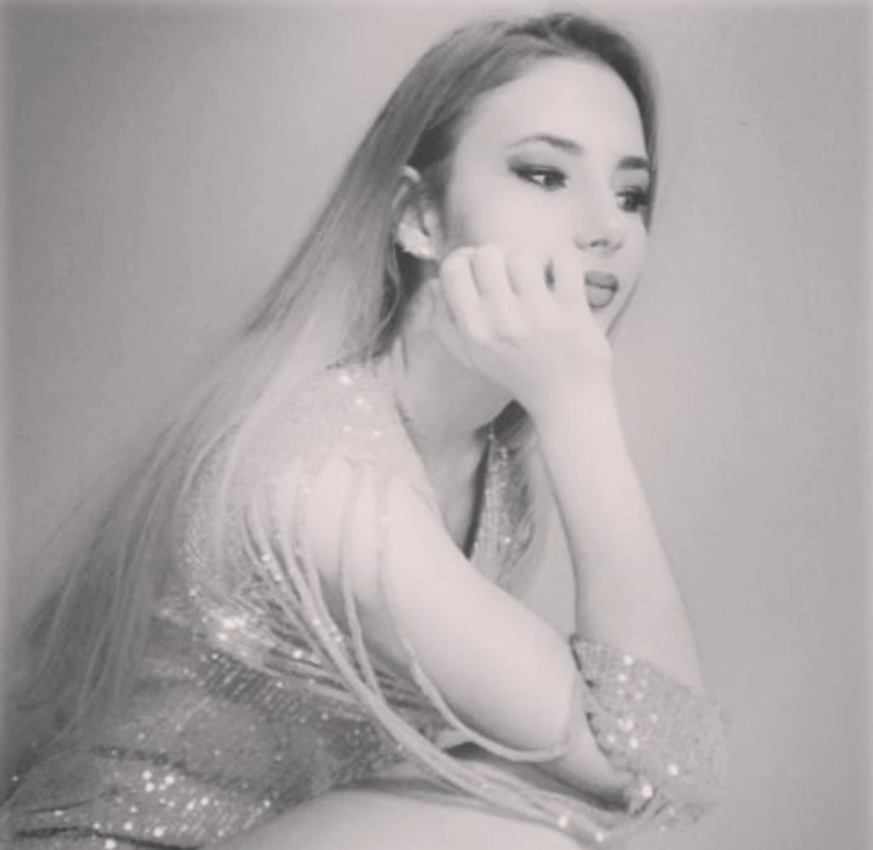 SkyPrivate live sex chat with Dilara