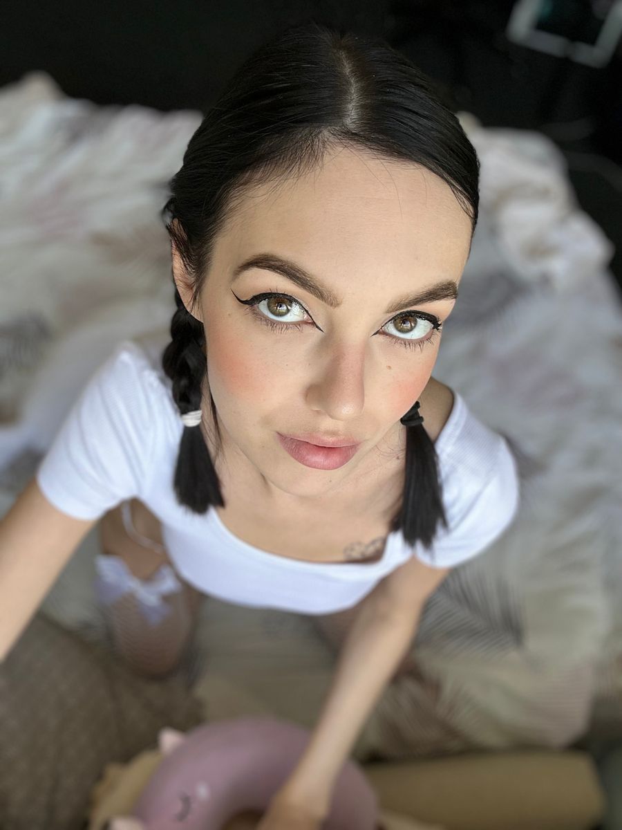 Live with SofiejaneeAn open invitationExperience her live