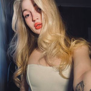 Profile picture - Lily