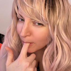 Profile picture - Mistress Mira Moon