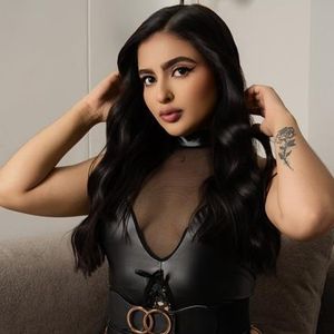 Profile picture - Stephanie Harlow