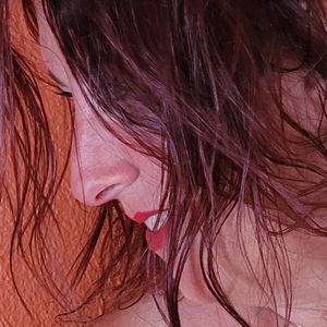 Profile picture - Nikki Holland