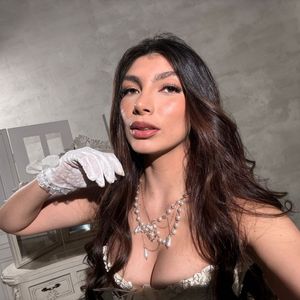 Profile picture - Alice rows