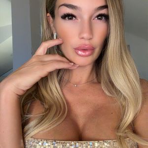 Profile picture - Yourhotqueeen
