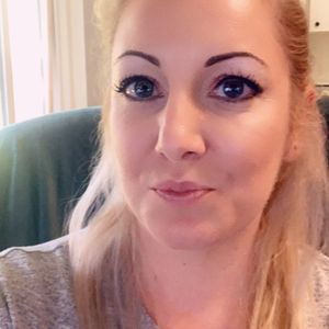 Profile picture - Lily Cox