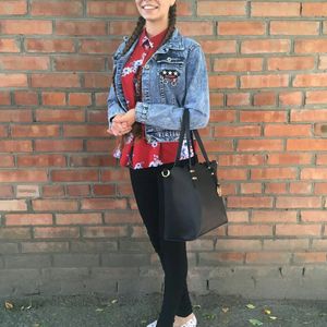 Profile picture - Alina Love