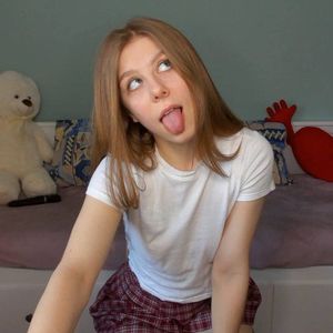 Profile picture - Mira Moore
