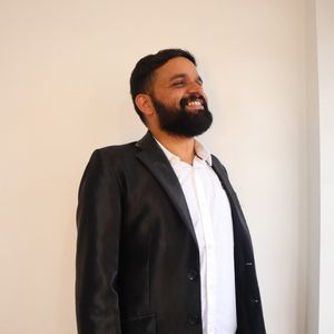 Profile picture - Burak Hadid