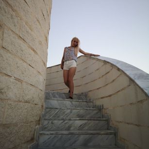 Model - Lexxy Grey dreamy