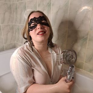 Model - Alexa bigboobs