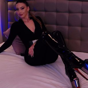 Model - SkylarSpark goddess