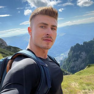 Model - Justin cumshow