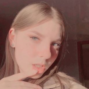 Model - Gabriel and Evelyn oil