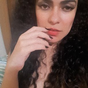 Model - Angelkally brunette