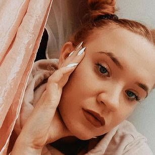 Model - Olivia Brawn SexToys