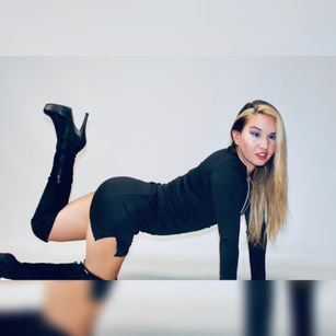 Model - Bella Jones LOVENSE